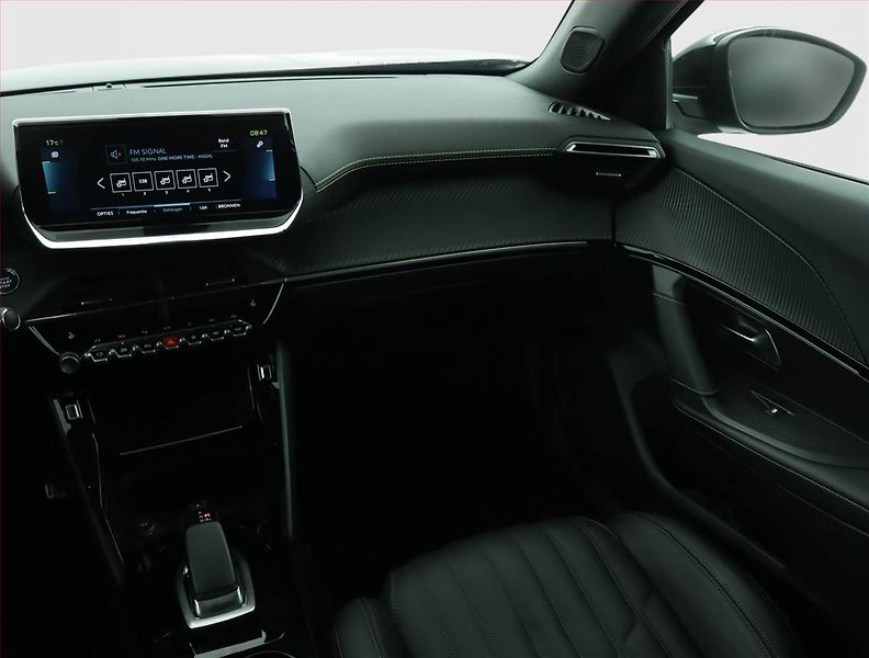 Peugeot 2008 (2021) GT 50 kWh, SoH 87%, Automat - fotka 8 z 23