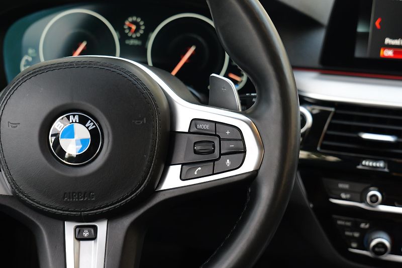 BMW Řada 5 530xD Aktiv.Podvozek TopVýbava - fotka 17 z 48