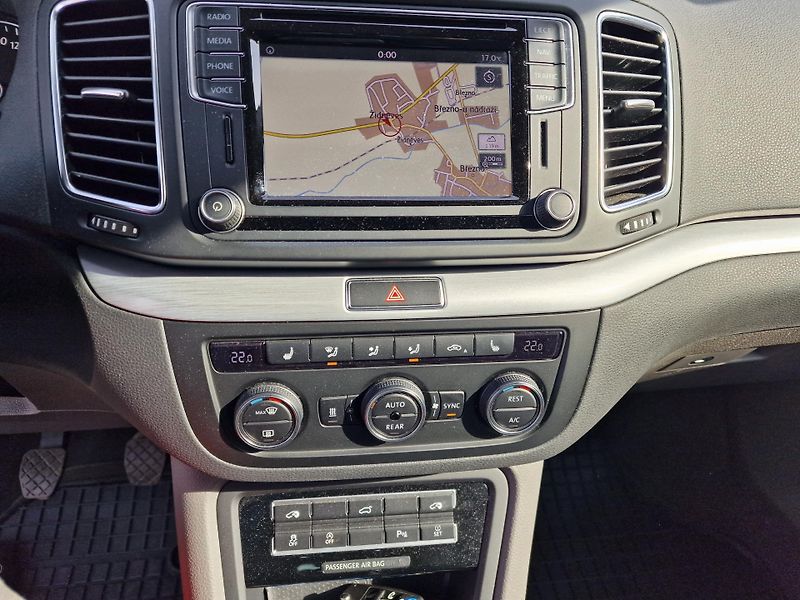 Volkswagen Sharan 2,0TDI 4MOTION 7MÍST WEBASTO  - fotka 14 z 24