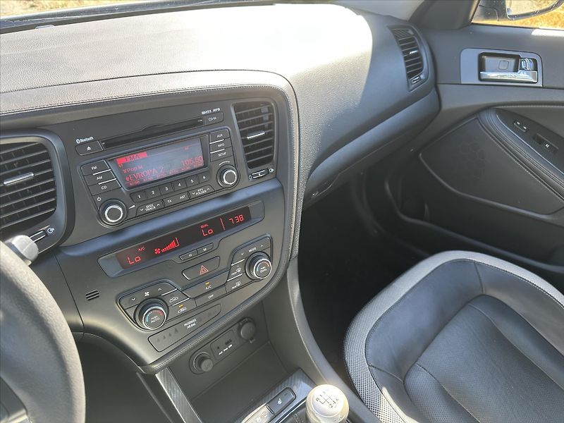 Kia Optima 1,7 CRDi 100kW Exclusive CZ - fotka 19 z 31