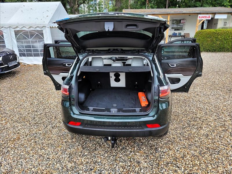Jeep Compass 1,3 PHEV,Limited,4x4,facelift, - fotka 39 z 50