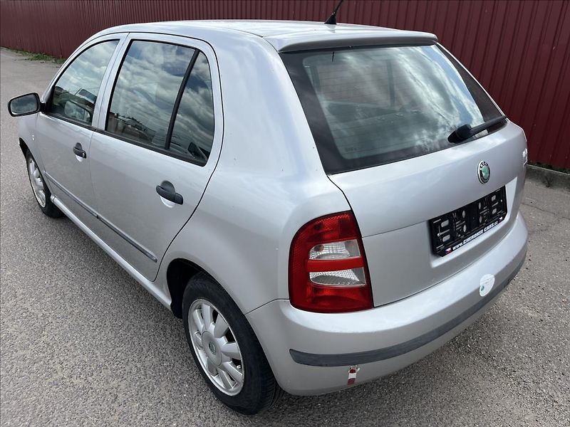 Škoda Fabia 1,4 MPi ALU STK 5/2028 - fotka 8 z 25