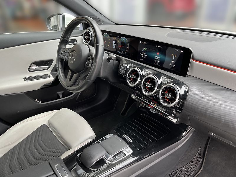 Mercedes-Benz Třídy A 200 sedan - fotka 19 z 21