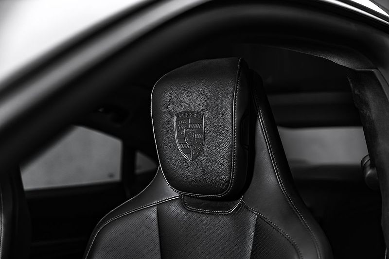 Porsche Taycan 4 Sport Chrono Pano - fotka 20 z 24