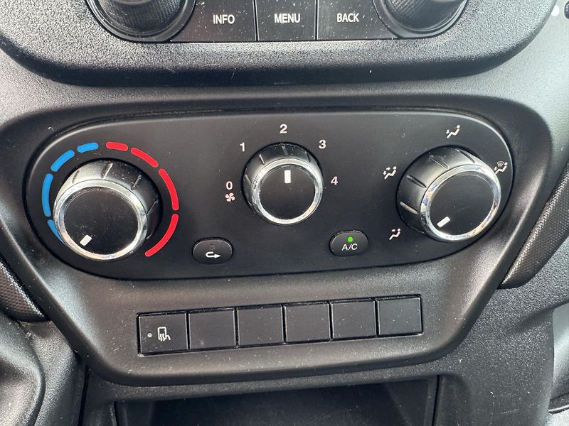 Iveco Daily 3.0,7míst,klima,TZ:3.500kg,DPH - fotka 28 z 33