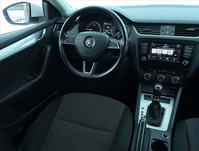 Škoda Octavia (2015) Ambition 1.6 TDI, Automat - fotka 7 z 17