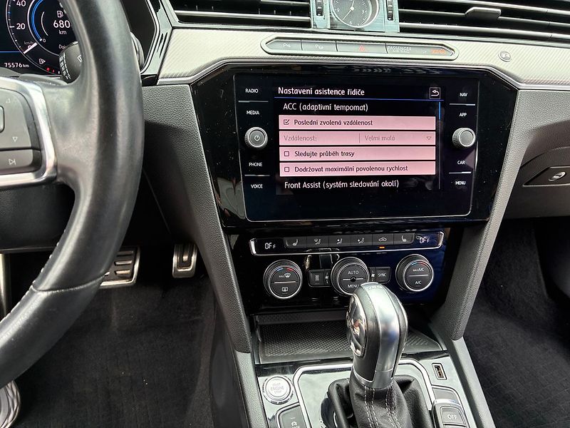 Volkswagen Arteon 2.0 TDi R-Line 4x4 140 kW - fotka 19 z 27