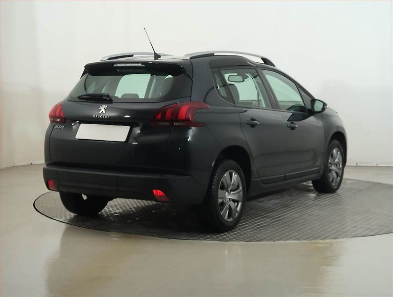 Peugeot 2008 (2019) Active 1.2 PureTech, Tempomat - fotka 5 z 15