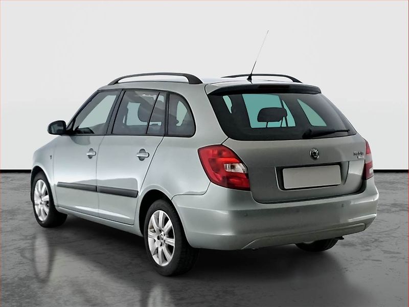 Škoda Fabia (2011) Elegance 1.2 TSI, Serv.kniha - fotka 4 z 16