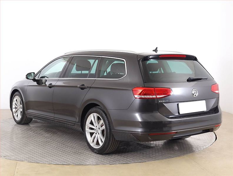 Volkswagen Passat (2019) 2.0 TDI, Navi, Tempomat - fotka 4 z 18