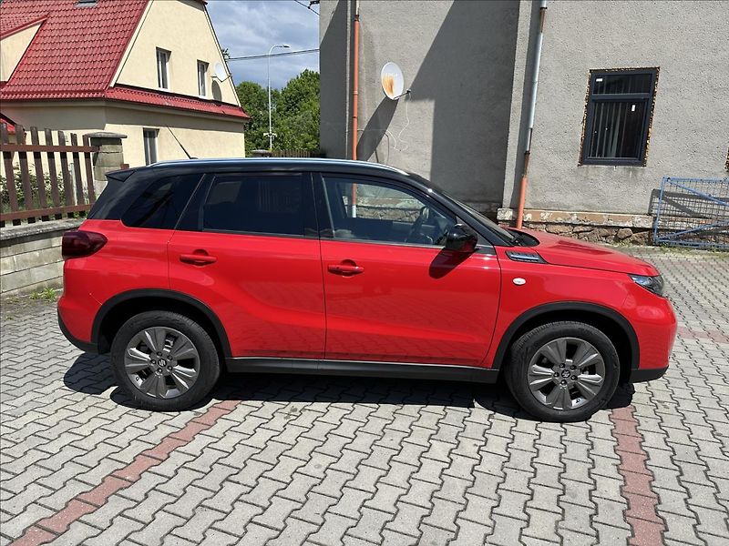 Suzuki Vitara 1,4 4x4 HYBRID - fotka 2 z 32