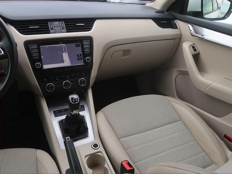 Škoda Octavia (2014) Elegance 2.0 TDI, 4X4 - fotka 8 z 17