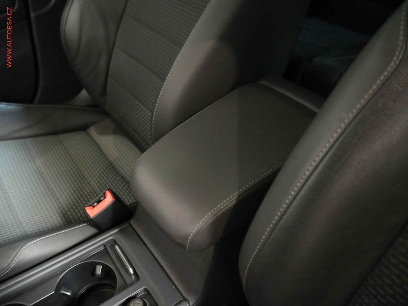 Volkswagen Golf (2014) 1.2TSI, Navi, tempo, park - fotka 17 z 20