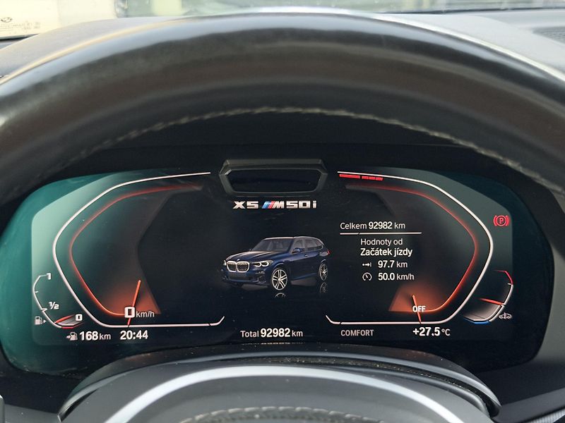 BMW X5 (2019) BMW / X5 / M50i xDrive / FULL - fotka 25 z 25
