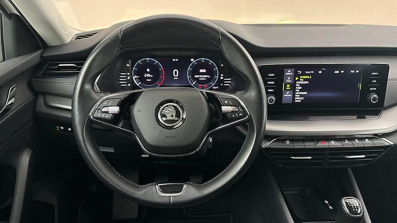 Škoda Octavia 1.5 TSI Ambition Combi - fotka 9 z 25