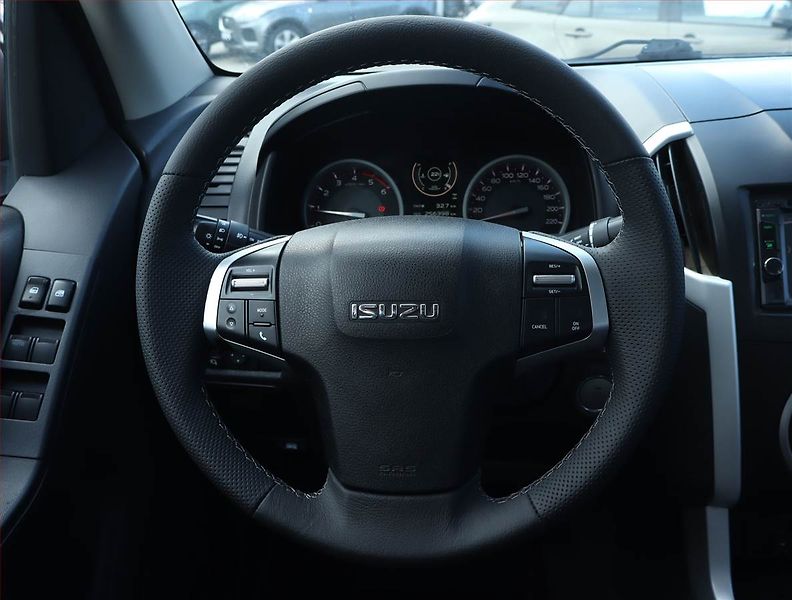 Isuzu D-Max (2017) 1.9 D, 4X4, Kůže, Navi - fotka 22 z 24