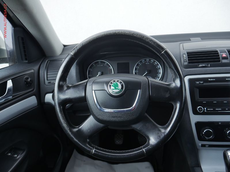 Škoda Octavia (2009) 1.6 MPi, Ambiente, TZ - fotka 11 z 19