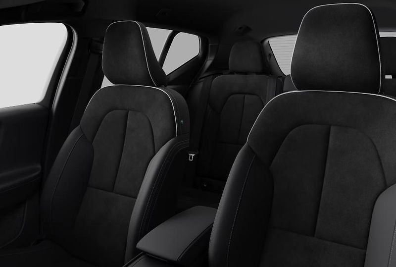 Volvo XC40 (2026) BLACK EDI B3 PLUS - fotka 7 z 8