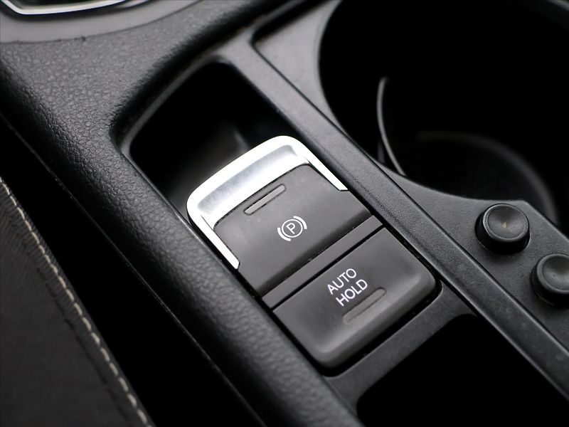 Volkswagen Touran 2,0 TDI 110kW Highline DSG - fotka 29 z 39