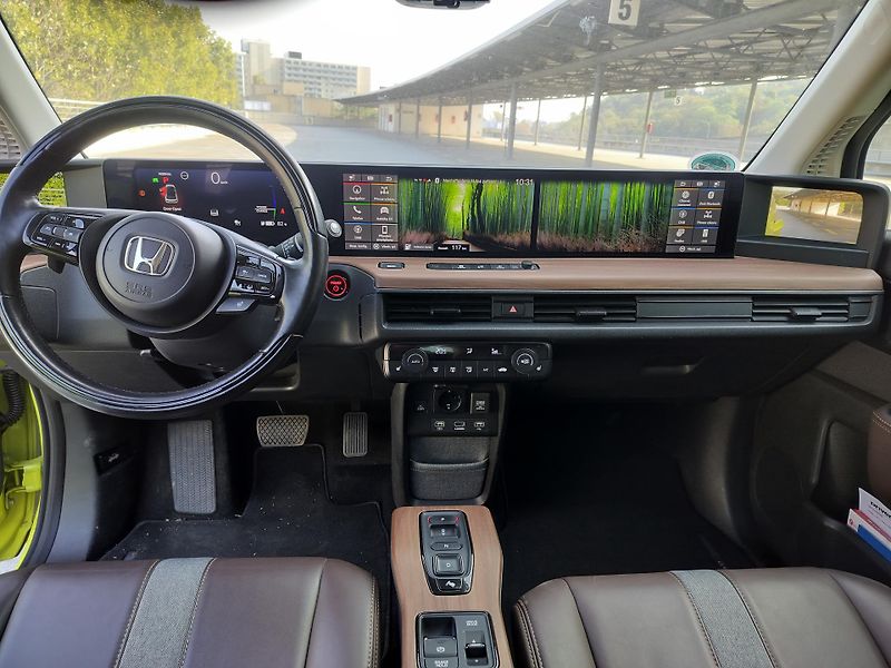 Honda e Advance, kůže - fotka 12 z 26