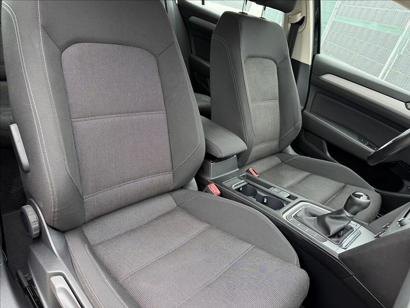 Volkswagen Passat 2.0 TDI Comfortline - fotka 16 z 20