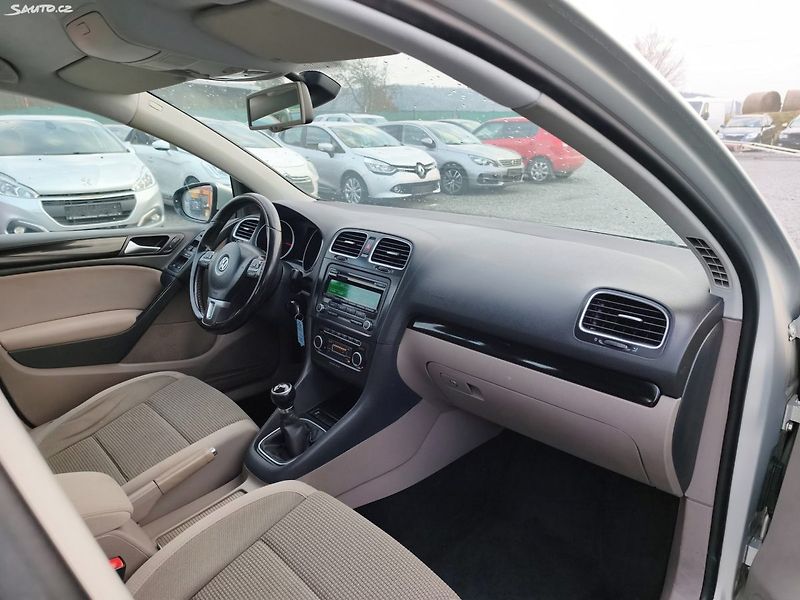 Volkswagen Golf (2011) - fotka 19 z 31