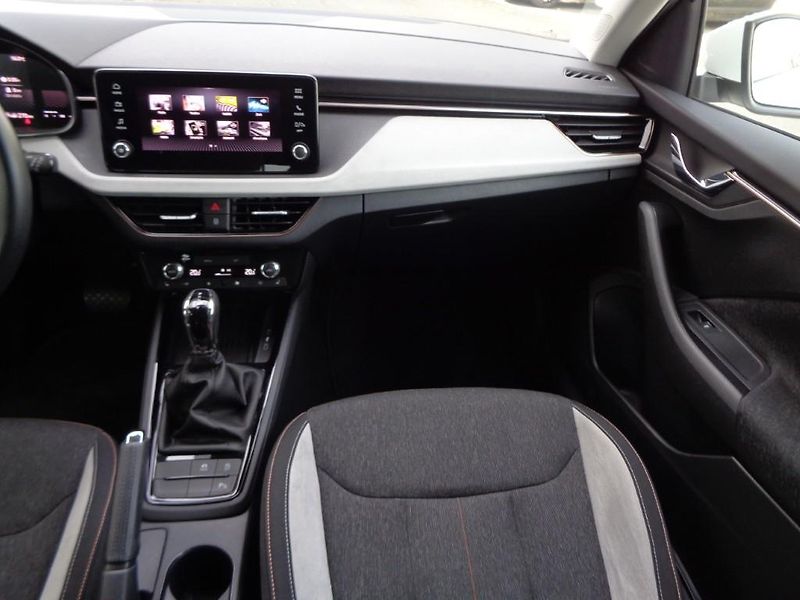 Škoda Scala 1.0 TSI 7DSG SELECTION 85 kW - fotka 20 z 30
