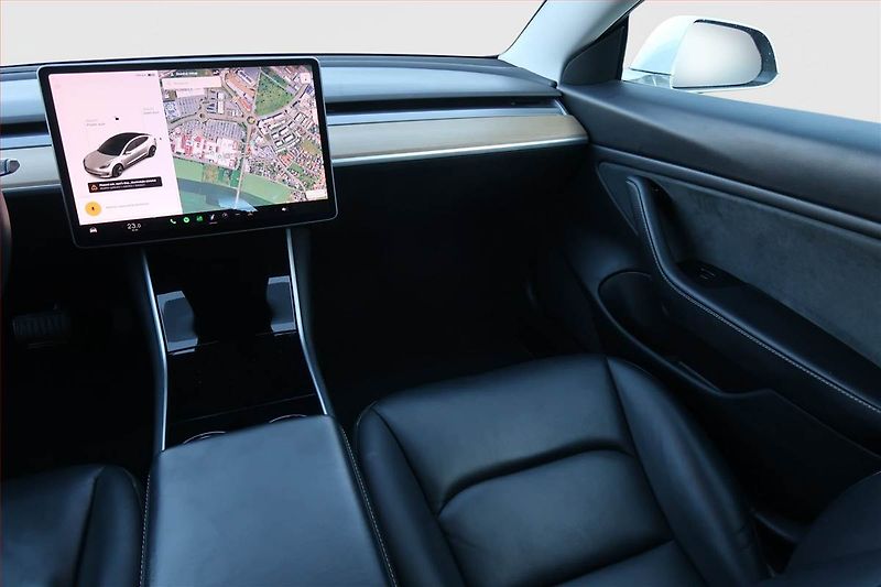 Tesla Model 3 (2019) Long Range 4WD 78kWh, SoH 85% - fotka 8 z 20