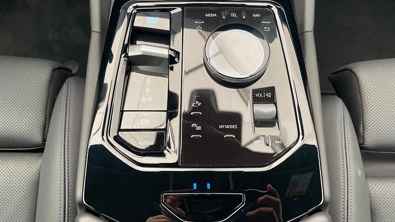 BMW i5 M60 xDrive HuD 360 H/K 4zon - fotka 9 z 11