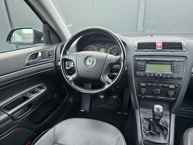 Škoda Octavia 1.9 TDI 77kW,KŮŽE,VÝHŘEVY - fotka 16 z 43