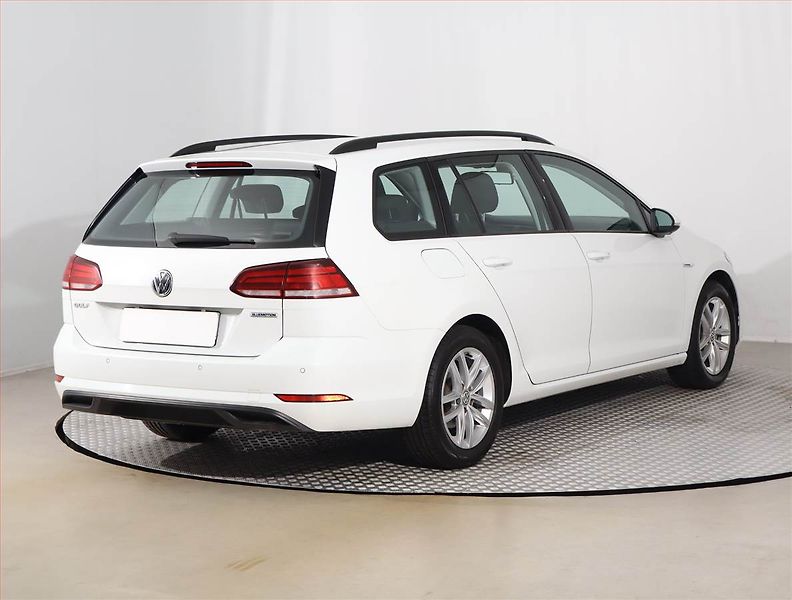 Volkswagen Golf (2019) 1.5 TSI, Tempomat - fotka 5 z 15