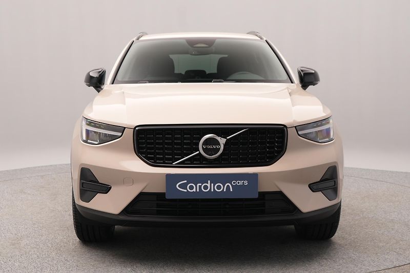 Volvo XC40 (2026) B3 AUT DARK PLUS - fotka 15 z 24