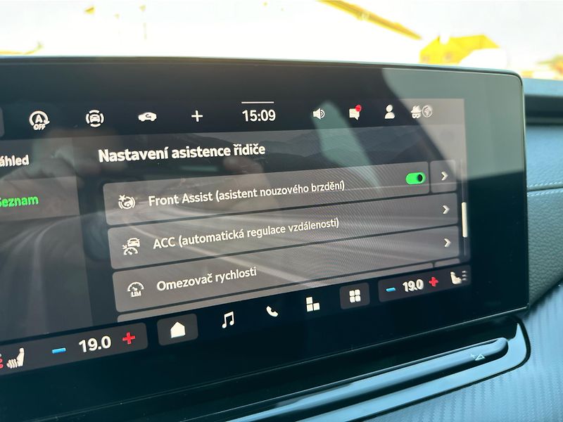 Škoda Octavia 2,0 TDI 110kW DSG SPORTLINE - fotka 22 z 23