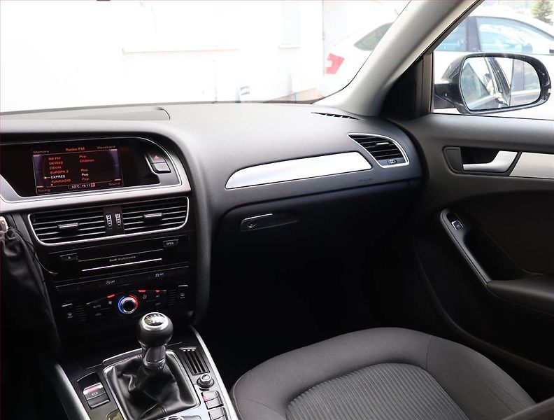 Audi A4 (2012) 2.0 TDI, Navi, Tempomat - fotka 8 z 16