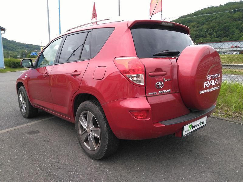 Toyota RAV4 2,2 D-4D - fotka 4 z 31