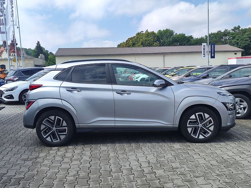Hyundai Kona EV/150kW 64kWh Style AT - fotka 4 z 35