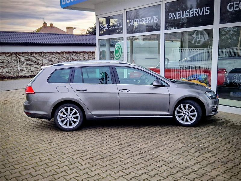 Volkswagen Golf 1,4 TSi Comfortline vyhř.seda - fotka 6 z 20