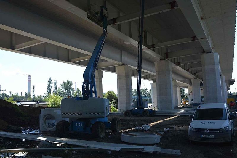 Deset kilometrů dlouhý úsek dálnice D1 mezi Říkovicemi a Přerovem míří do finále. Most přes Tovačovskou ulici.