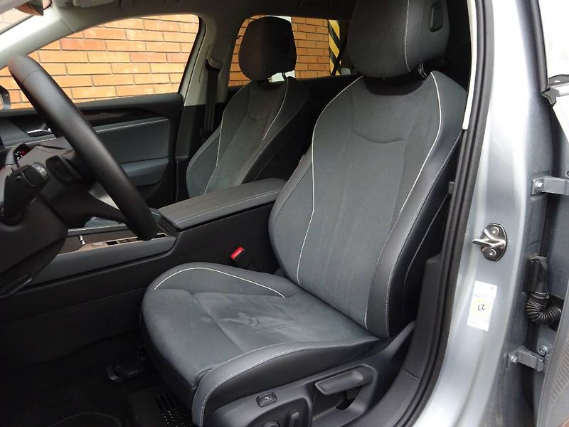 Volkswagen Passat (2024) 1,5 eTSi/ 110kW DSG Business - fotka 8 z 26