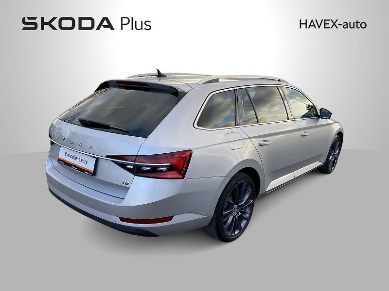 Škoda Superb (2021) Combi 1.4 TSI iV DSG Style - fotka 2 z 34
