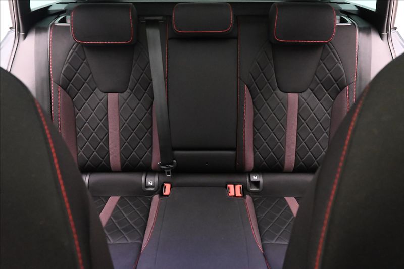 Škoda Octavia 1,4 TSI iV RS 180 kW DSG Záruk - fotka 28 z 31