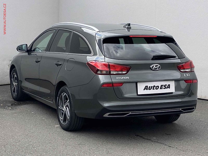 Hyundai i30 (2021) 1.5 GDi, ČR, servis.kniha - fotka 6 z 19