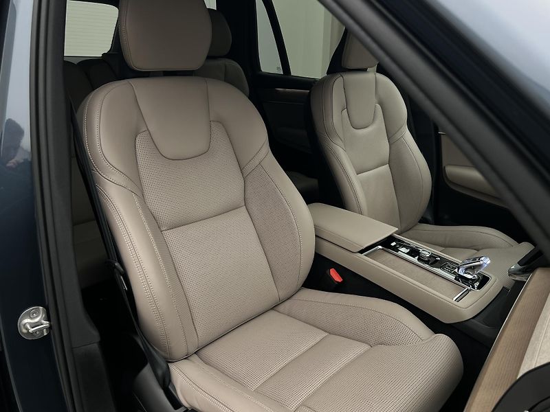Volvo XC90 T8 AWD BRIGHT PLUS 7 MÍST - fotka 20 z 53