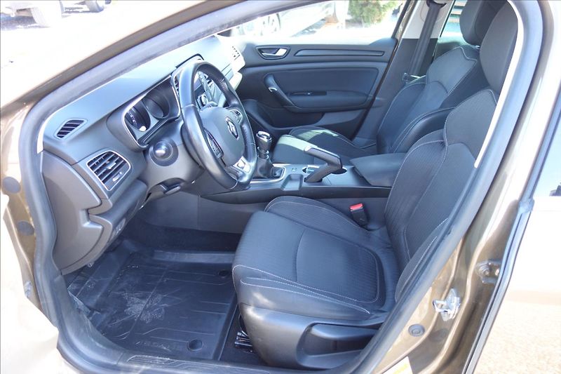 Renault Mégane 1,2 TCe,ČR,SERVIS.KN.,LIMITED. - fotka 9 z 36