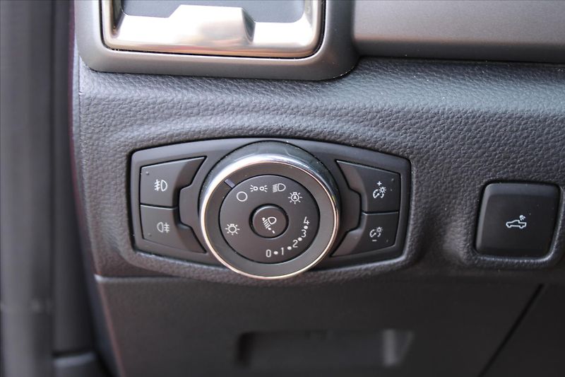 Ford Ranger 3.2 TDCI 147kW LIMITED ČR - fotka 19 z 29