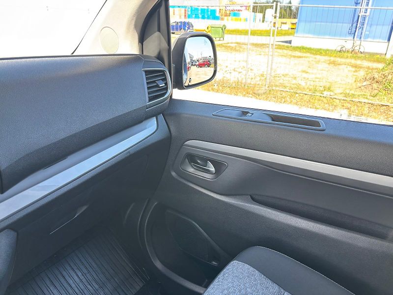 Toyota ProAce Verso 2,0 D-4D 8AT L2 Family Webasto - fotka 21 z 27