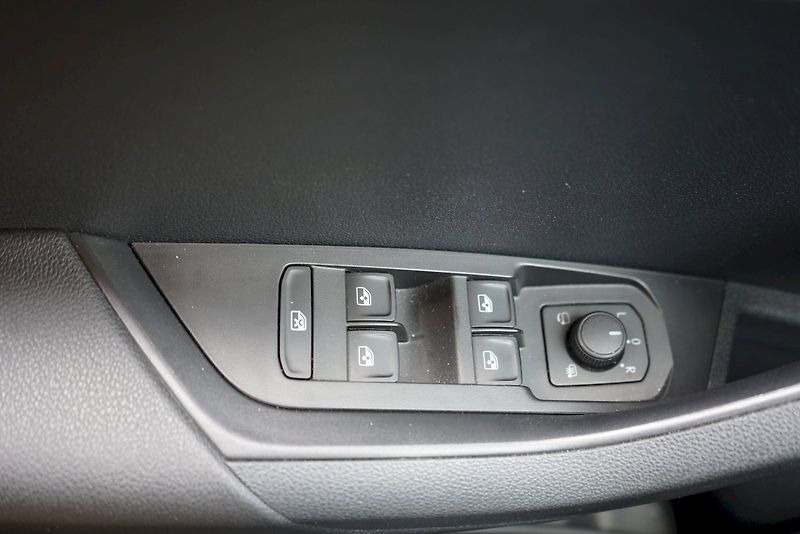 Škoda Karoq (2025) TSI 110 kW DSG Sportline - taž - fotka 28 z 33