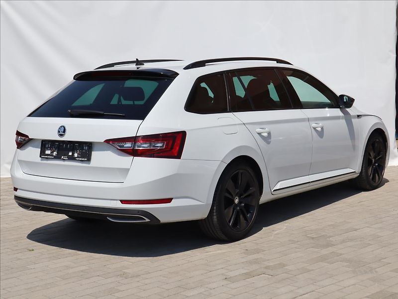 Škoda Superb 2,0 TDI SportLine Kamera ACC - fotka 6 z 36