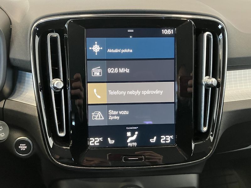 Volvo XC40 B4 Momentum Advance AT8 - fotka 30 z 41