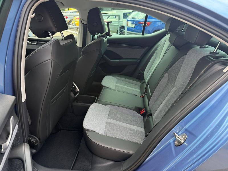 Škoda Octavia Top Selection 2.0 TDI 110kw DS - fotka 20 z 24